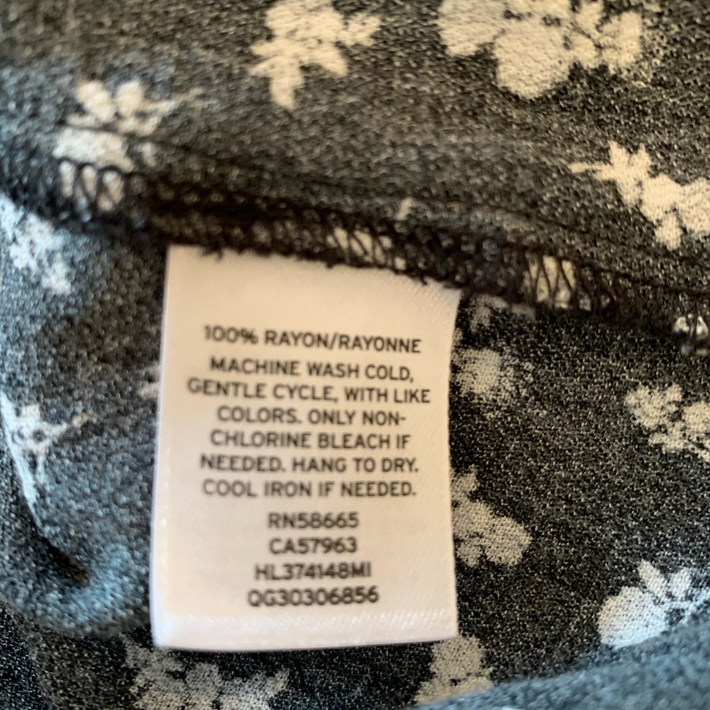 Nordstrom Hinge Black & White floral Blouse Small - Picture 8 of 8